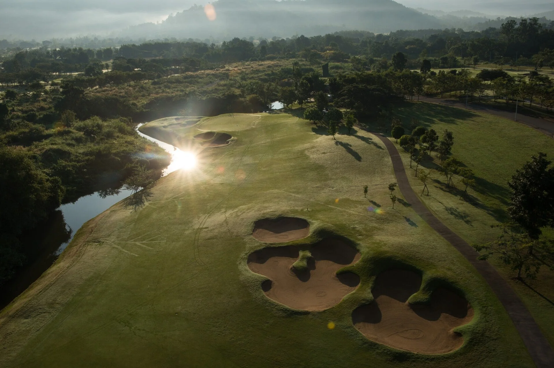 Accompagnement golf personnalisé Chiang Mai - Guide français local - Maîtrise langue thaïe - Voyage authentique temples culture