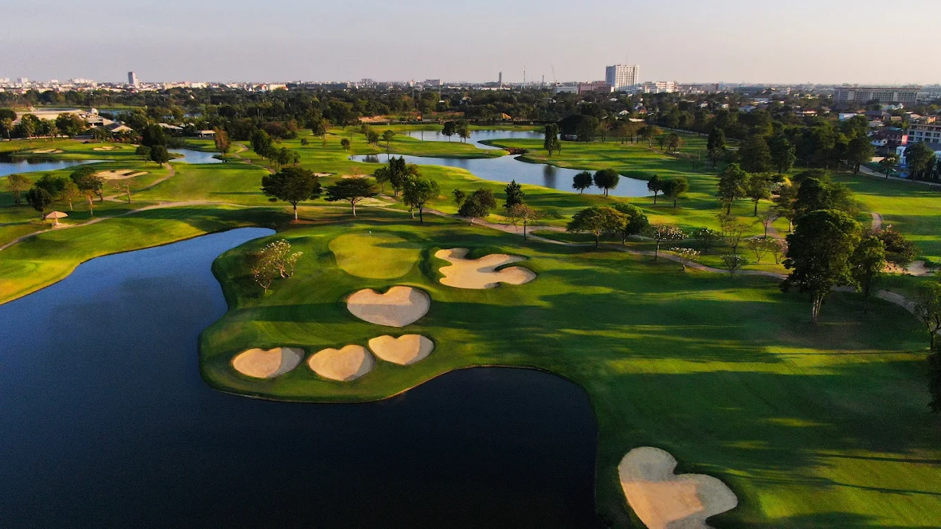 Panya Indra Golf Club Bangkok - Night golf palmiers