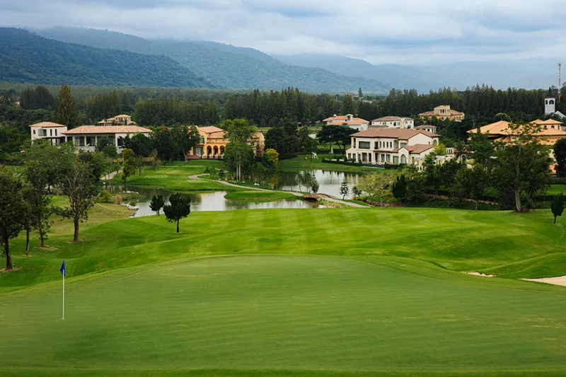 Toscana Valley Golf Club - Village toscan Khao Yai
