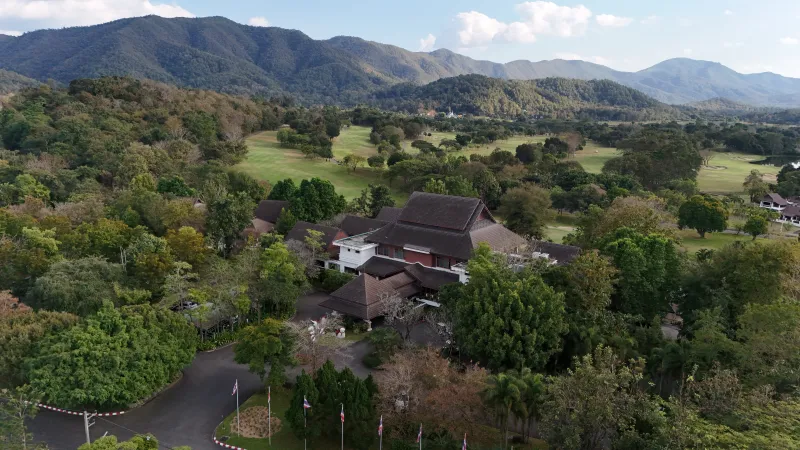 Chiang Mai Highlands - Fairway du nine Valley avec brume matinale