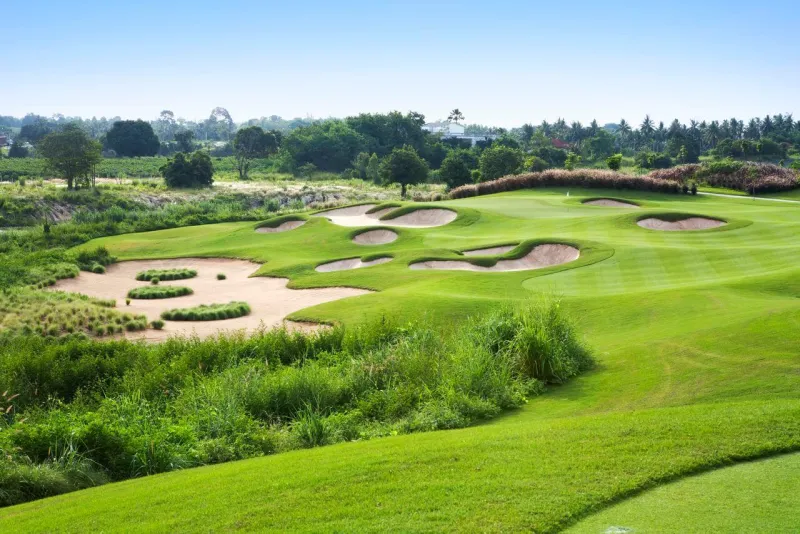 North Hill Golf Club - Vue sur le Doi Suthep depuis le fairway